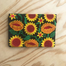 Load image into Gallery viewer, Embroidered Clutch Purse