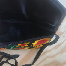 Load image into Gallery viewer, Embroidered Clutch Purse